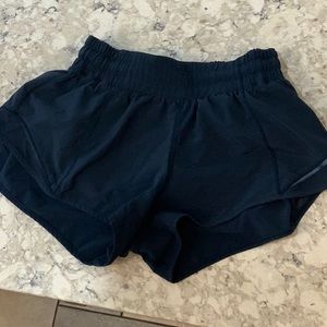 Lululemon 2.5 inch low rise hotty hot shorts.